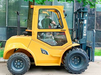 Вилочный дизельный автопогрузчик CHL 3 т высокой проходимости, полный привод купить